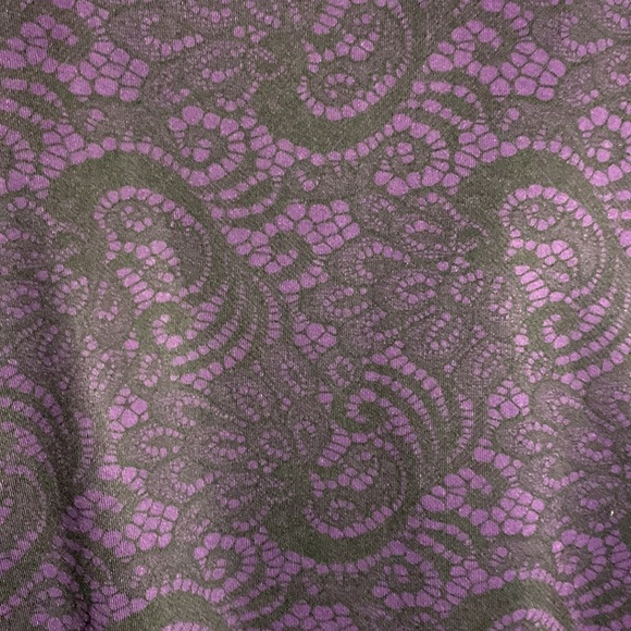 Exercise top silky soft spandex. purple with design on front and plain on back. - Picture 2 of 3